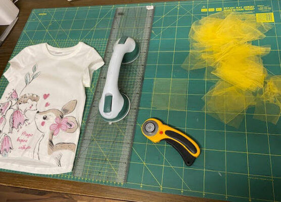 Tarvikud tülliga t-särgi tuunimiseks